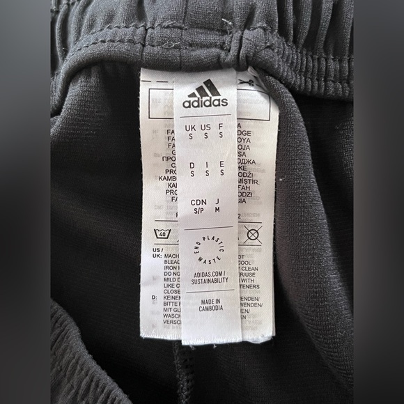 Official 22/23 Madrid Training kit pants - Picture 3 of 3